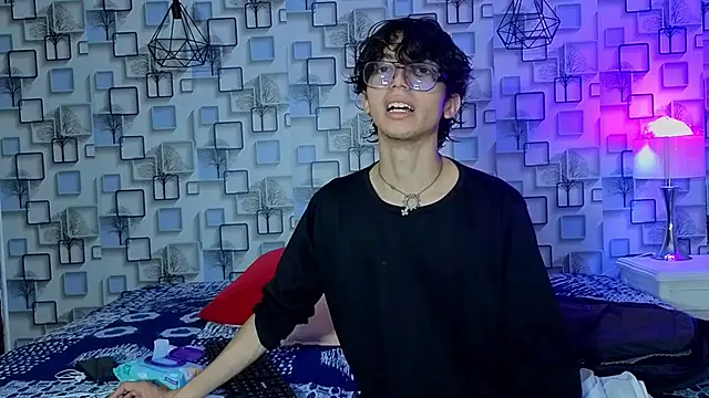 Snapshot of Twink_Sebas7 chatting on May 19, 2026, 12:11 pm Twink Sebas7 online show from May 19, 2026, 12:11 pm