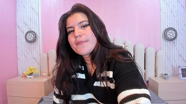 Samantha Cooper   online show from April 15, 2026, 7:58 pm