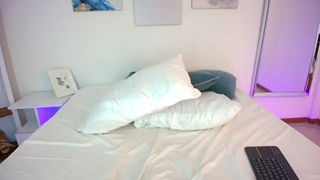 ana collins  online show from April 16, 2026, 9:39 pm