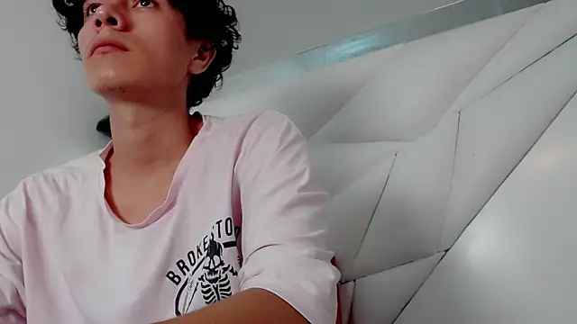 Snapshot of Shirowitheb chatting on April 10, 2026, 1:05 pm Shirowitheb online show from April 10, 2026, 1:05 pm