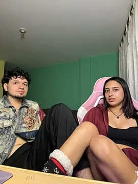 hotlatinocouple   online show from May 15, 2026, 11:45 pm