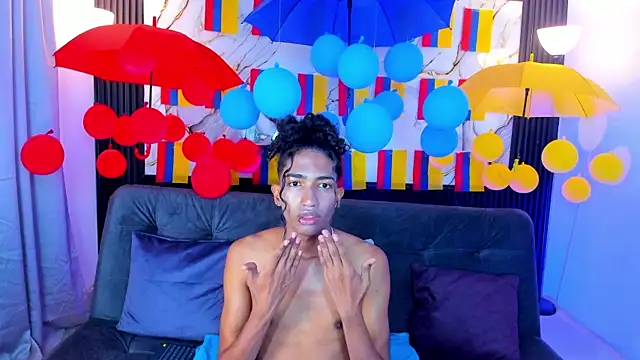 triiangel latinboy online show from June 18, 2026, 12:09 pm