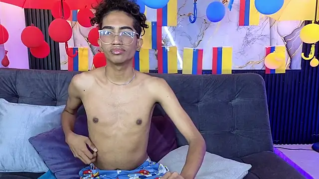 triiangel latinboy online show from July 6, 2026, 12:24 pm