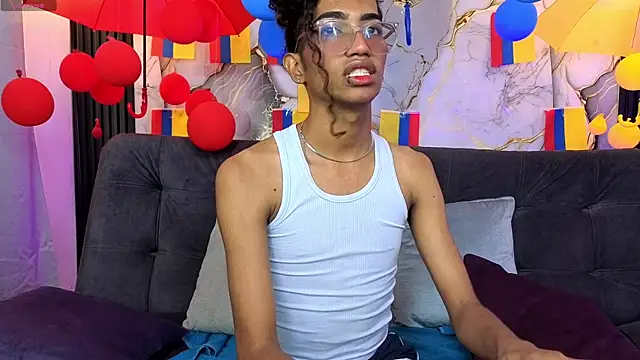 triiangel latinboy online show from July 9, 2026, 12:42 pm