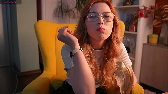 SonyaCubine online show from April 12, 2026, 11:37 am