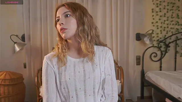 SonyaCubine online show from April 15, 2026, 11:50 am