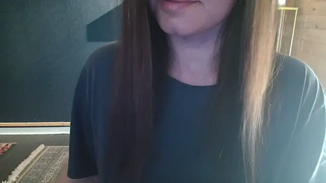 NicoleLove  online show from May 26, 2026, 6:31 am