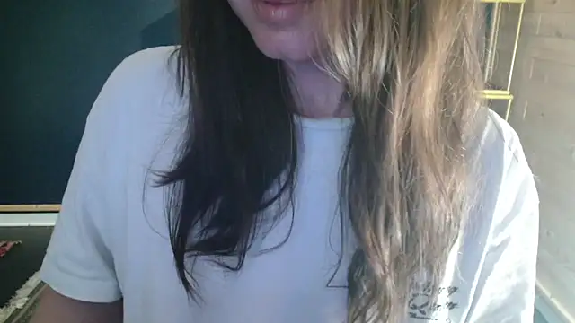 NicoleLove  online show from May 30, 2026, 4:31 am