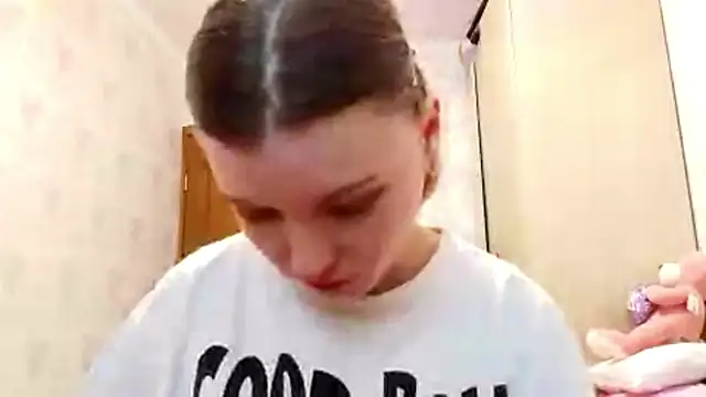 Snapshot of HomingClone chatting on April 9, 2026, 2:33 pm HomingClone online show from April 9, 2026, 2:33 pm