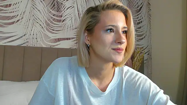 Snapshot of Lizzyvega chatting on April 17, 2026, 1:52 am Lizzyvega online show from April 17, 2026, 1:52 am