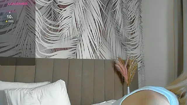 Snapshot of Lizzyvega chatting on May 1, 2026, 1:54 am Lizzyvega online show from May 1, 2026, 1:54 am