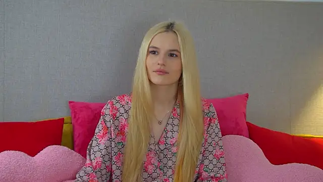 Snapshot of LeaLamour chatting on May 18, 2026, 6:14 pm LeaLamour online show from May 18, 2026, 6:14 pm