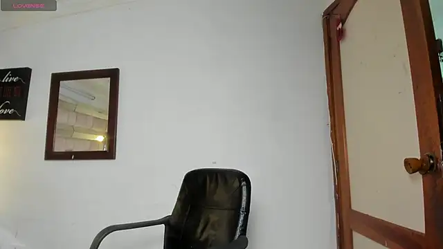 SarahQ65 online show from April 14, 2026, 1:39 pm