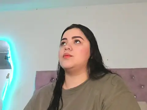 laurenlaine online show from April 14, 2026, 2:01 pm