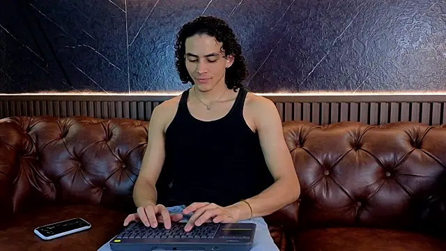 LucaAlessi online show from April 13, 2026, 2:11 pm