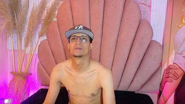 Snapshot of Madisson_Roos chatting on May 27, 2026, 3:14 am Madisson Roos online show from May 27, 2026, 3:14 am