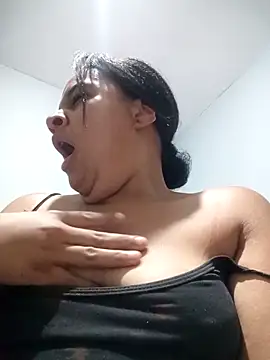 Snapshot of sexybronwlatin chatting on April 10, 2026, 8:41 am sexybronwlatin online show from April 10, 2026, 8:41 am