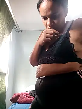 Snapshot of sexybronwlatin chatting on April 13, 2026, 5:51 pm sexybronwlatin online show from April 13, 2026, 5:51 pm