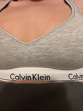 Snapshot of zoey166 chatting on April 15, 2026, 5:31 pm zoey166 online show from April 15, 2026, 5:31 pm