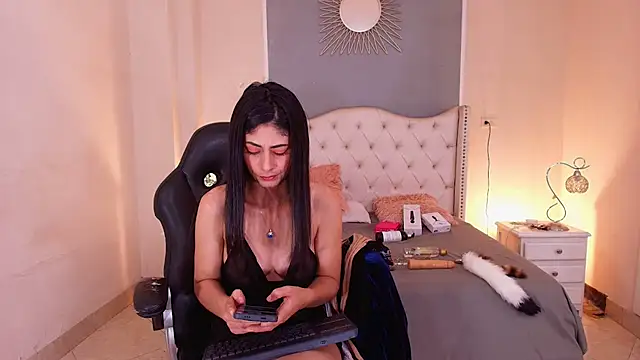 elizabeth santos1 online show from June 29, 2026, 10:15 am
