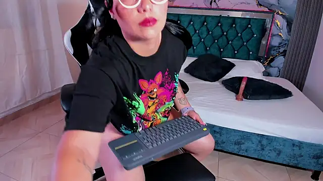 Snapshot of alisha_desire chatting on April 14, 2026, 7:09 pm alisha desire online show from April 14, 2026, 7:09 pm