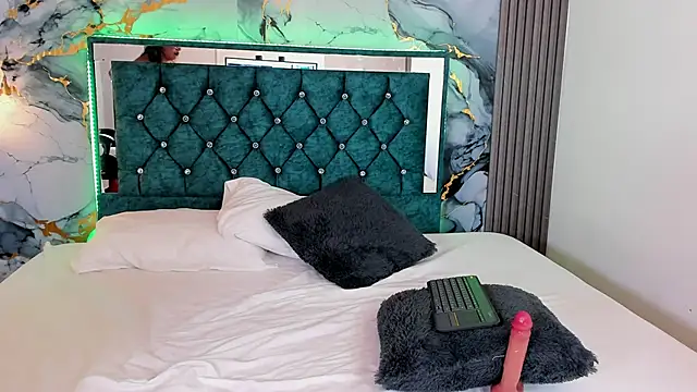 Snapshot of alisha_desire chatting on April 15, 2026, 7:58 pm alisha desire online show from April 15, 2026, 7:58 pm