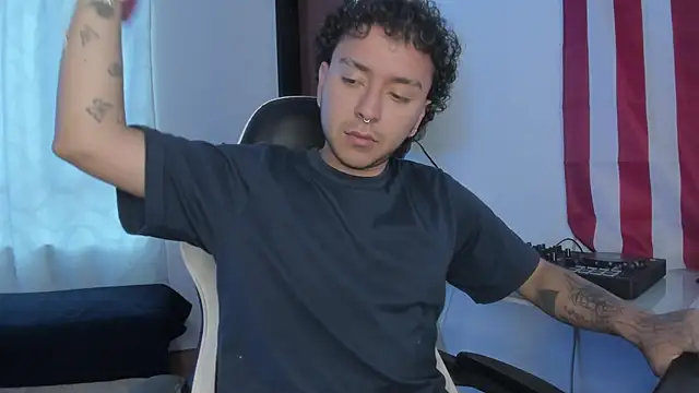 Snapshot of alexmontesco chatting on April 10, 2026, 10:25 pm alexmontesco online show from April 10, 2026, 10:25 pm