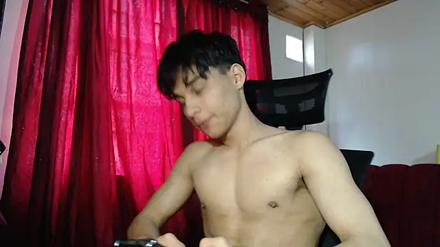 Snapshot of Marck-Pro chatting on May 12, 2026, 7:33 pm Marck-Pro online show from May 12, 2026, 7:33 pm