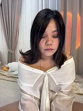 Feifei123521 online show from April 12, 2026, 4:01 pm