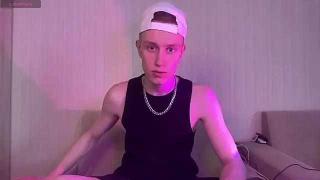 Snapshot of Travis_Gracile chatting on April 19, 2026, 9:30 am Travis Gracile online show from April 19, 2026, 9:30 am
