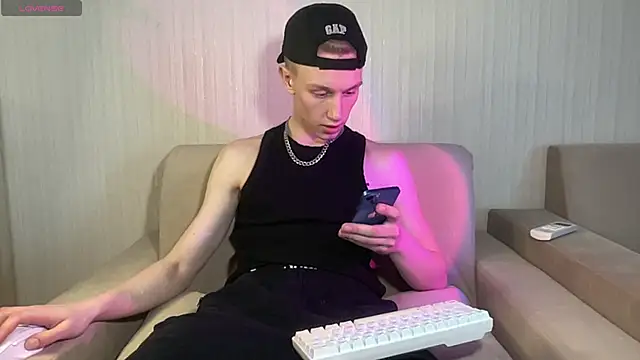 Snapshot of Travis_Gracile chatting on April 26, 2026, 9:18 am Travis Gracile online show from April 26, 2026, 9:18 am