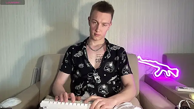 Snapshot of Travis_Gracile chatting on June 11, 2026, 9:07 am Travis Gracile online show from June 11, 2026, 9:07 am