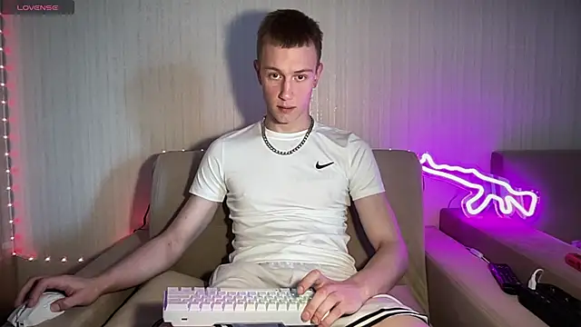 Snapshot of Travis_Gracile chatting on June 18, 2026, 8:58 am Travis Gracile online show from June 18, 2026, 8:58 am