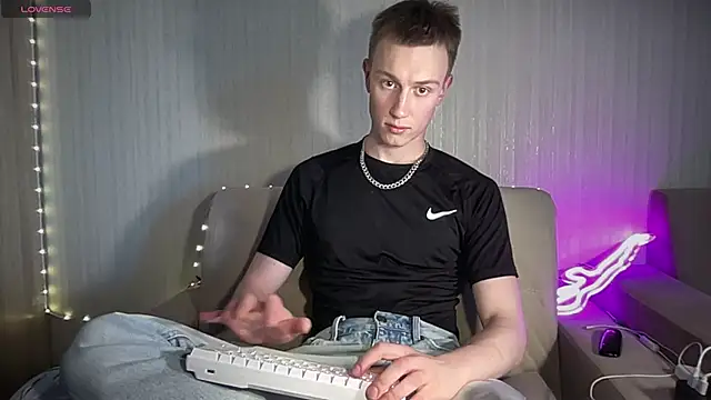 Snapshot of Travis_Gracile chatting on June 20, 2026, 9:12 am Travis Gracile online show from June 20, 2026, 9:12 am