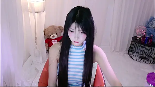 Snapshot of Zoe-001 chatting on June 10, 2026, 2:27 pm Zoe-001 online show from June 10, 2026, 2:27 pm