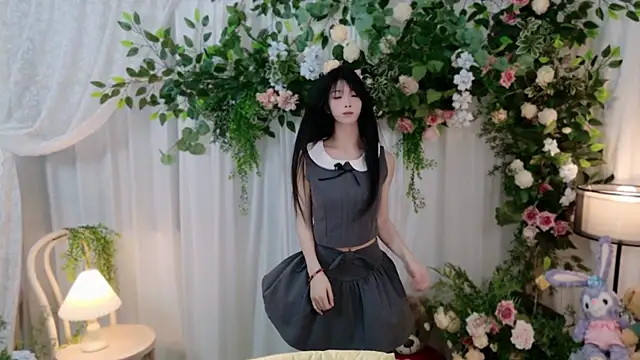 Snapshot of Zoe-001 chatting on June 24, 2026, 3:00 pm Zoe-001 online show from June 24, 2026, 3:00 pm
