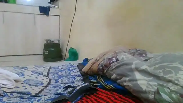 Snapshot of sweetbubbley chatting on May 16, 2026, 1:43 pm sweetbubbley online show from May 16, 2026, 1:43 pm