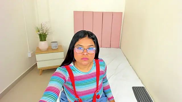 Snapshot of Mindy_Claker chatting on May 6, 2026, 12:21 pm Mindy Claker online show from May 6, 2026, 12:21 pm