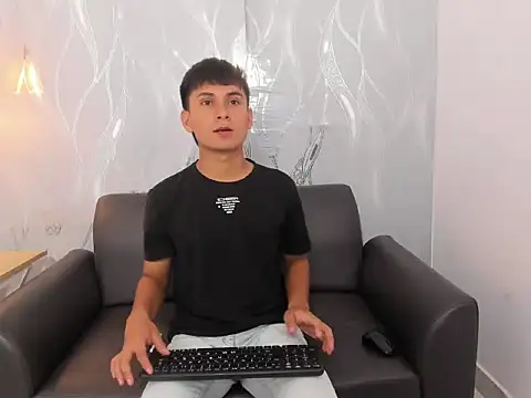 Snapshot of SantiagoCool chatting on April 14, 2026, 7:42 pm SantiagoCool online show from April 14, 2026, 7:42 pm