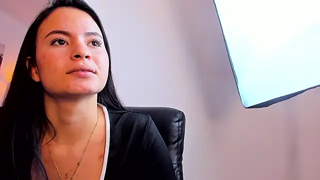 rosaleia  online show from April 11, 2026, 1:21 am