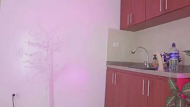 IvyLuxe  online show from April 16, 2026, 12:11 am