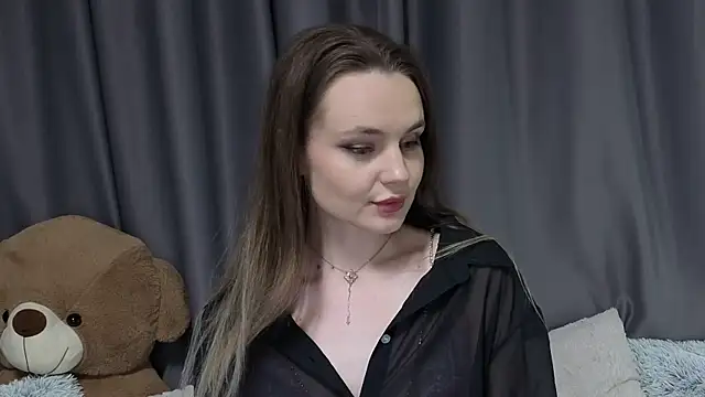 Lovelisse online show from May 17, 2026, 8:27 pm