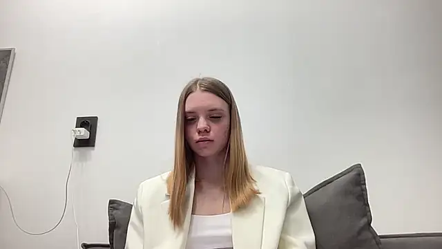 Snapshot of Moris_01_ chatting on April 12, 2026, 4:23 pm Moris 01 online show from April 12, 2026, 4:23 pm