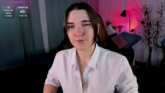 Snapshot of Rune_Veila chatting on May 4, 2026, 9:00 pm Rune Veila online show from May 4, 2026, 9:00 pm