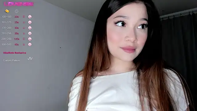 VivaLaDiva online show from April 12, 2026, 8:25 pm