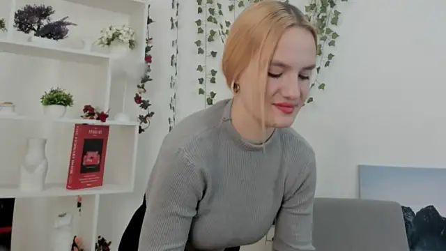 DannetteFire online show from April 13, 2026, 4:51 am