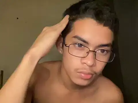 yourhotasian jhonpol16 online show from April 16, 2026, 2:18 pm