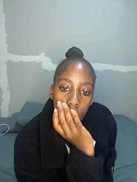 Snapshot of petite_bee chatting on April 25, 2026, 4:59 pm petite bee online show from April 25, 2026, 4:59 pm
