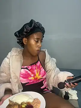 Snapshot of petite_bee chatting on May 28, 2026, 3:53 pm petite bee online show from May 28, 2026, 3:53 pm