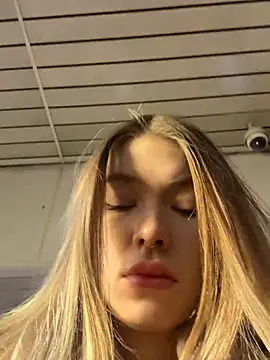 Snapshot of Risky_Mia69 chatting on April 15, 2026, 4:58 pm Risky Mia69 online show from April 15, 2026, 4:58 pm